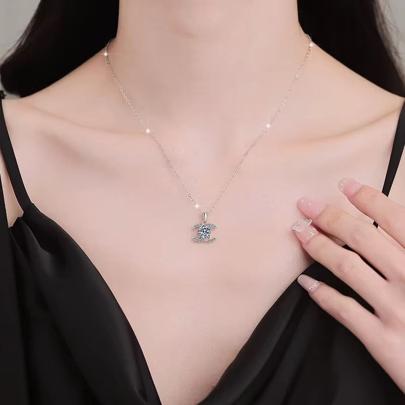 Women’s Concave Moissanite Pendant Necklace