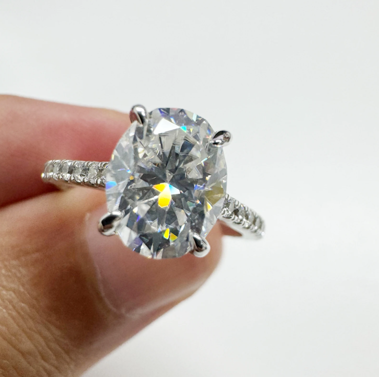 The 2 Ct Everleigh Oval Ring