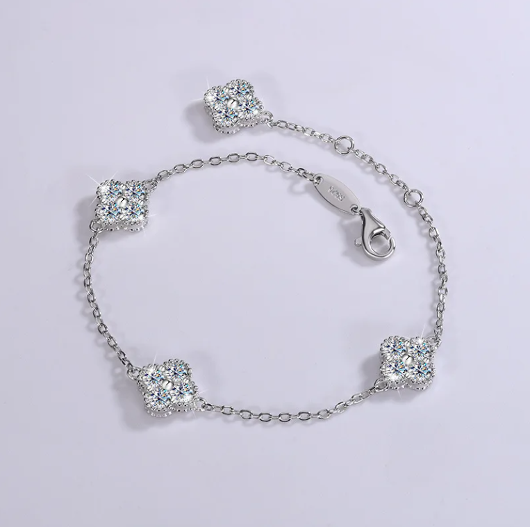 Élodie Moissanite Clover Bracelet