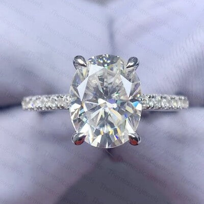 The 2 Ct Everleigh Oval Ring