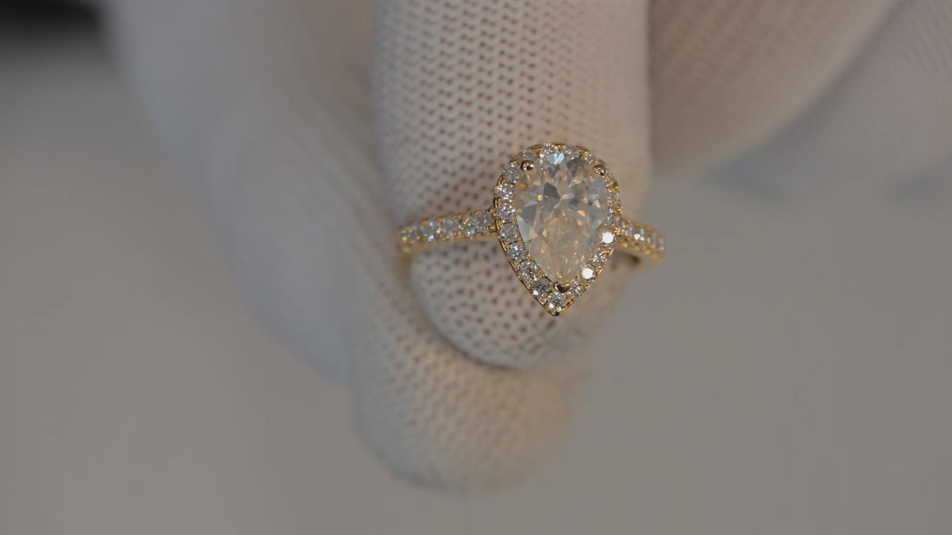 Pear shaped moissanite gold ring. front view