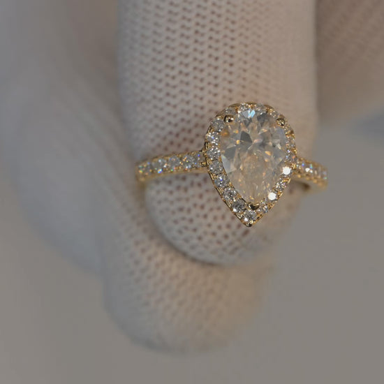 Pear shaped moissanite gold ring. front view